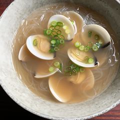 A picture of Clam & Harusame Soup.