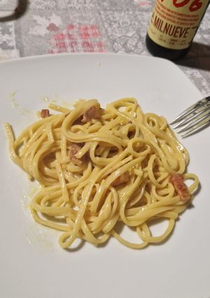 Una foto de Tallarines a la carbonara