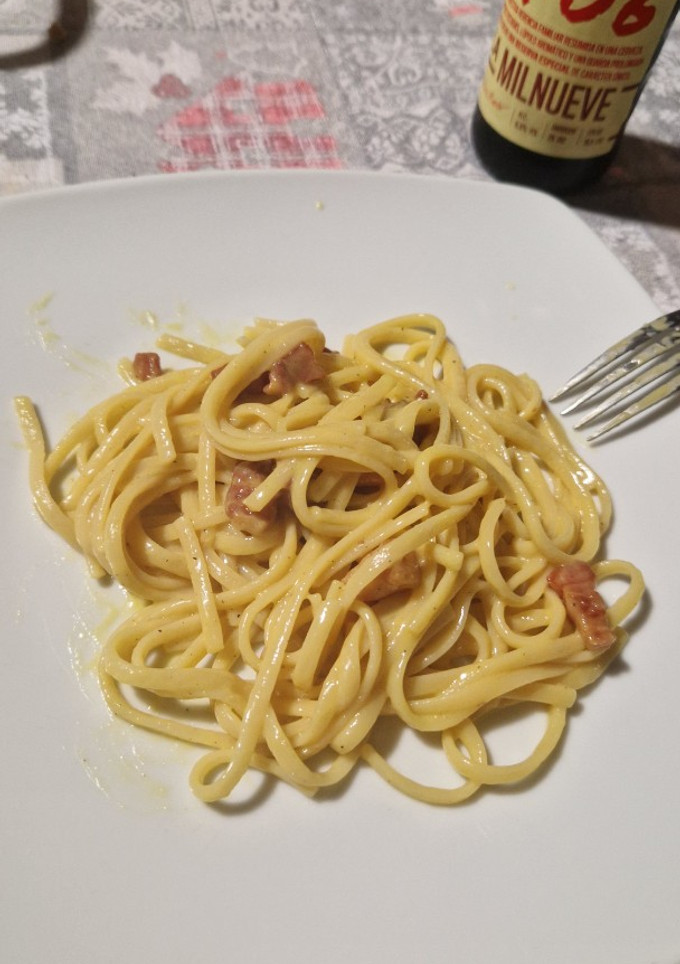 Una foto de Tallarines a la carbonara