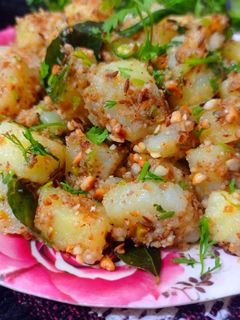 व्रत वाले मूंगफली आलू (vrat wale moongfali aloo recipe in Hindi) रेसिपी मुख्य फोटो