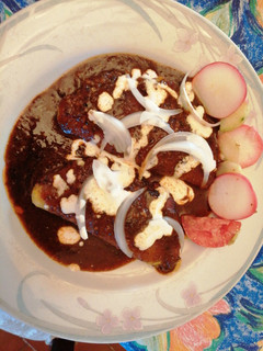 Una foto de Empanadas de plátano con mole