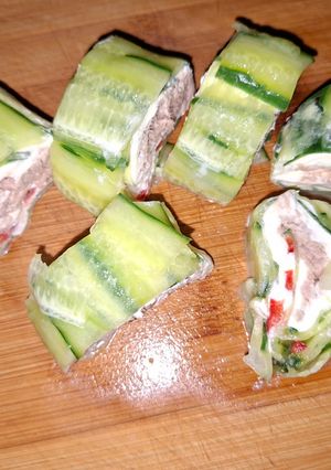 O poză a rețetei Sushi de castravete cu cremă de brânză și ton 🥒🥢.