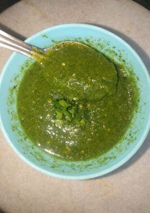 टमाटर हरी धनिया की चटनी(tamatar hari dhaniya ki chutney recipe in hindi) रेसिपी मुख्य फोटो