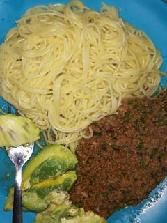 A picture of Minced meat and spaghetti. Served with avocado.