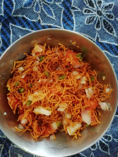 A picture of Cornflakes bhel.