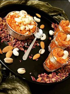गाजर का हलवा (gajar ka halwa recipe in Hindi) रेसिपी मुख्य फोटो
