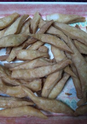 नमकपारे (namak pare recipe in Hindi) रेसिपी मुख्य फोटो