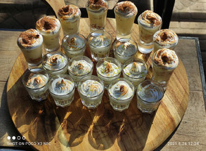 Una foto de Vasitos con pie de limón y tres leches