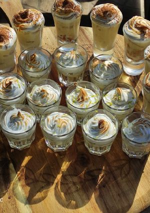 Una foto de Vasitos con pie de limón y tres leches