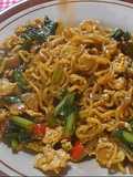 Mie nyemek Indomie Goreng