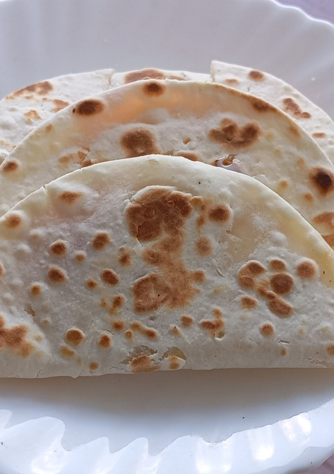 Una foto de Tostaditos de tomate y queso