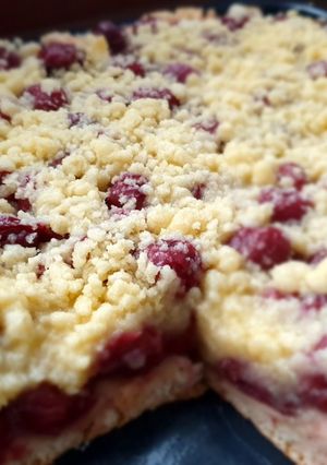 A picture of Sour cherry bread pie.