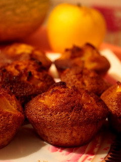 Una foto de Magdalenas de jengibre y manzana caramelizada
