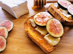 Foto de Bruschetta de Brie e Figos