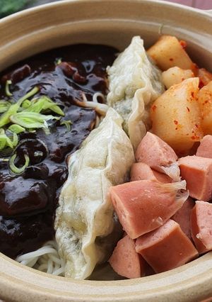 Hình của món Mì sốt tương đen.