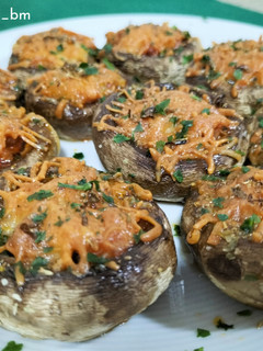 Una foto de Champiñones rellenos de chistorra y queso en airfryer