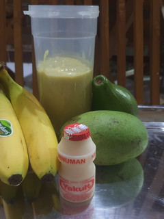 Foto resep Smoothies mangga alpukat pisang yakult