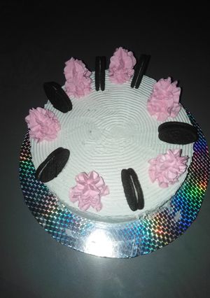 A picture of Whipped cream frosting.