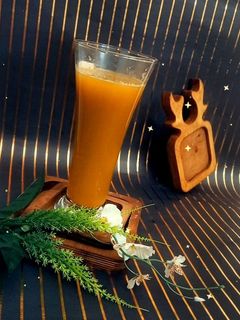 عکسی از دستور آبمیوه نارنگی و کرفسTangerine and celery juice🍹🍸