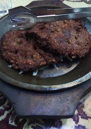 A picture of Chapli kabab.