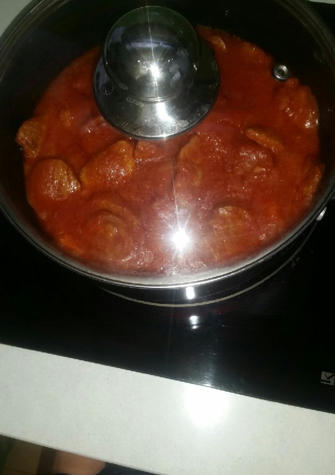 Una foto de Solomillo con tomate & patatas fritas