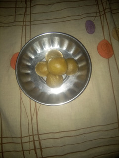 A picture of Wheat flour laddu.