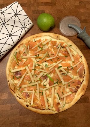 Une photo de ☆Tarte Fine Saumon Fumé et Granny-Smith☆