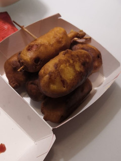 Una foto de Corndogs