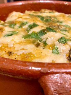 Una foto de Enchiladas de pollo y salsa verde