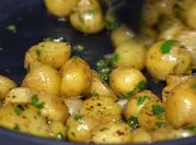 Una foto de papas cambray con chile