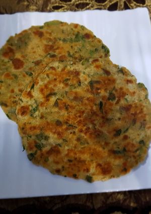 A picture of Methi Paratha.