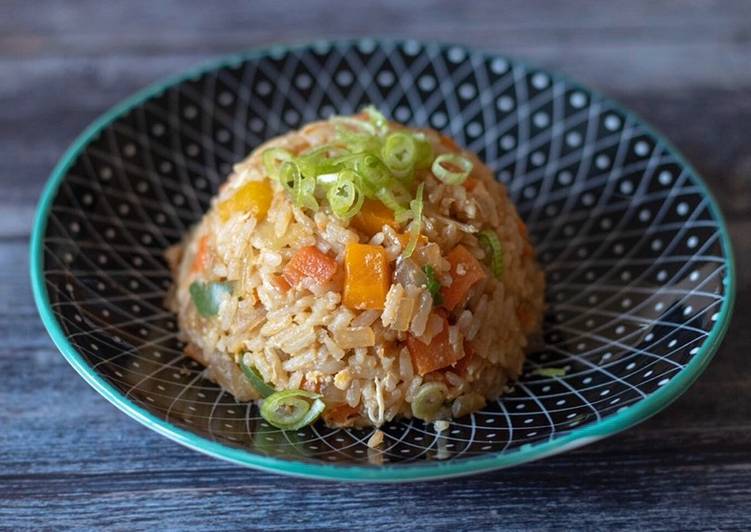 Stir fried rice with vegetable