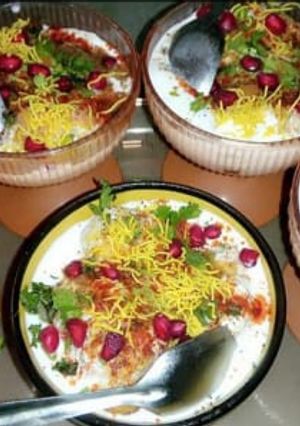 A picture of Dahi vada.