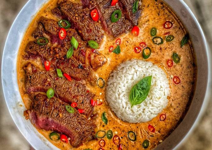 Recipe of Perfect Thai Red Curry w / Ribeye Steak