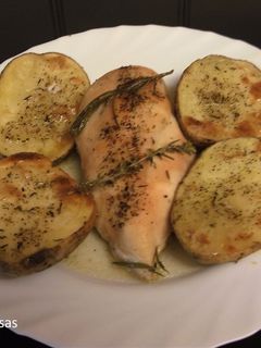 Una foto de Solomillo de pavo al horno con patatas