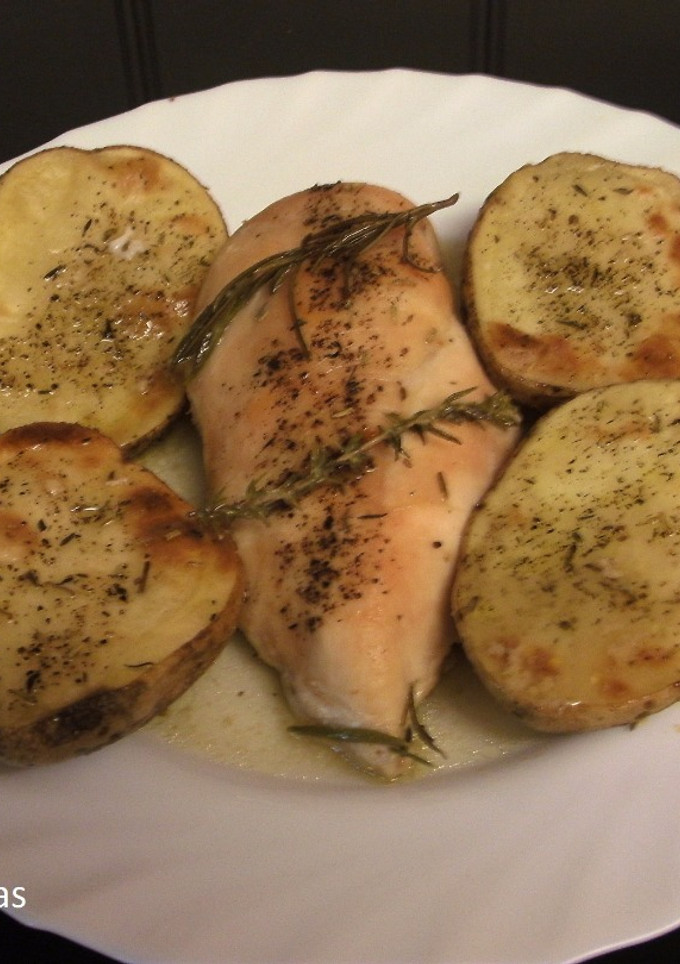Una foto de Solomillo de pavo al horno con patatas