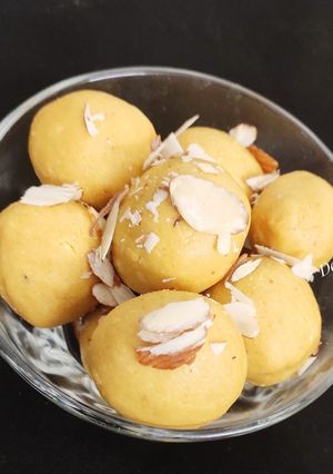 A picture of Besan Laddu.