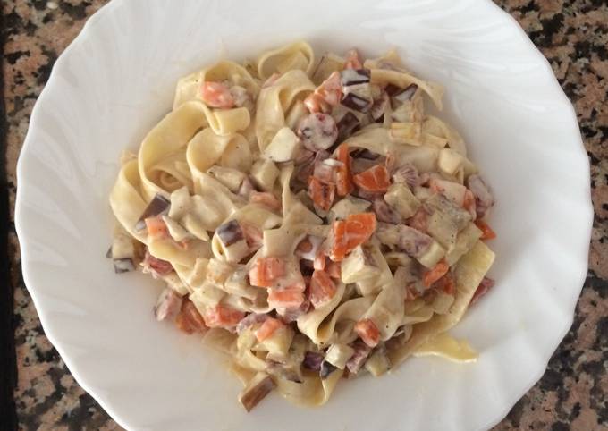 Nidos de pasta diferentes: con fuet, verduras y soja Receta de  Cristina??‍♀️- Cookpad