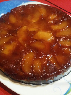 Una foto de Torta de manzana invertida