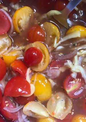 Egyszerű paradicsomsaláta recept fotója