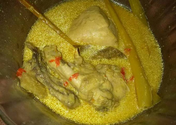 Opor Ayam | chicken braised in coconut milk | ala kakaminda