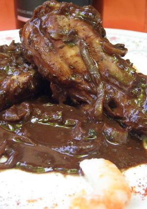 Una foto de Pollo al champagne y chocolate