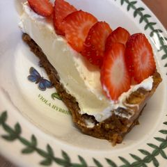 A picture of Strawberry Biscoff Cheesecake.