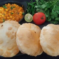 A picture of Punjabi breakfast chole bhature.
