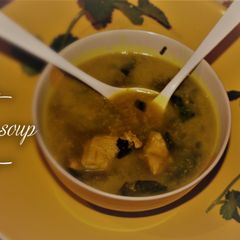 A picture of Green vegetable chicken soup.
