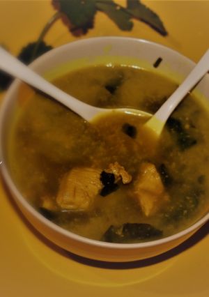 A picture of Green vegetable chicken soup.