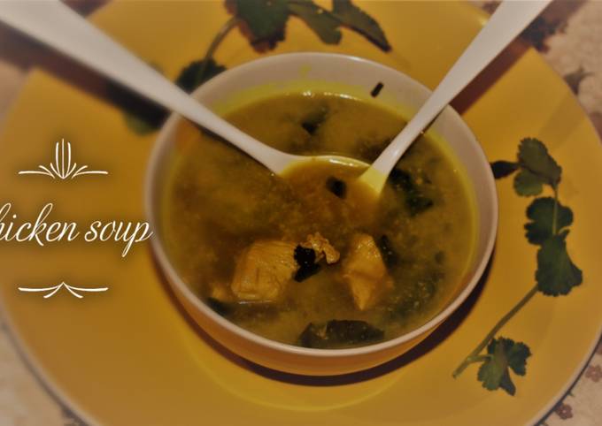 Green vegetable chicken soup