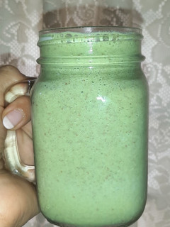 Una foto de Licuado de espinaca y algo más