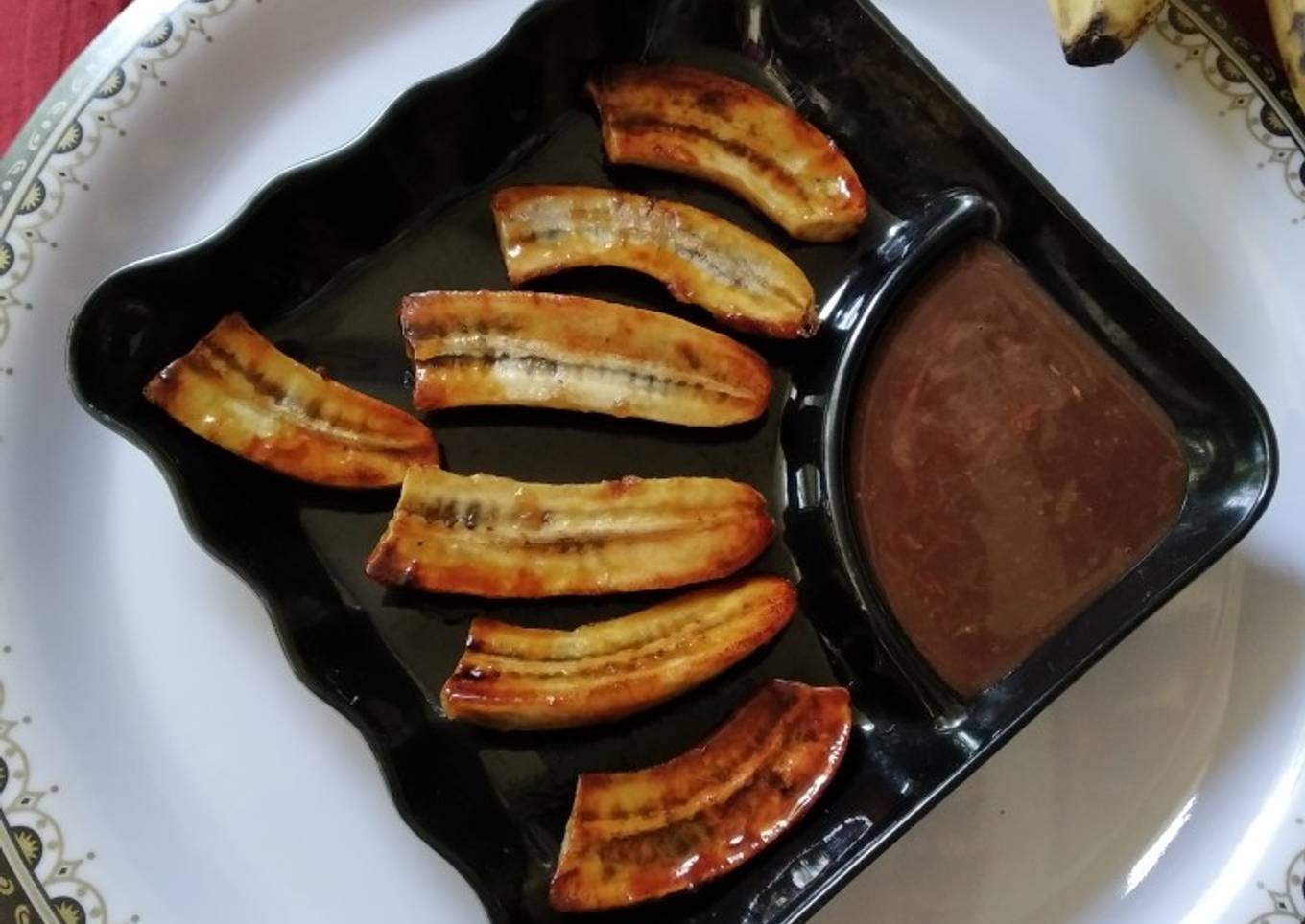 Caremalzed banana with chocolate sauce