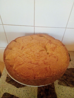 Una foto de Torta fácil de duraznos